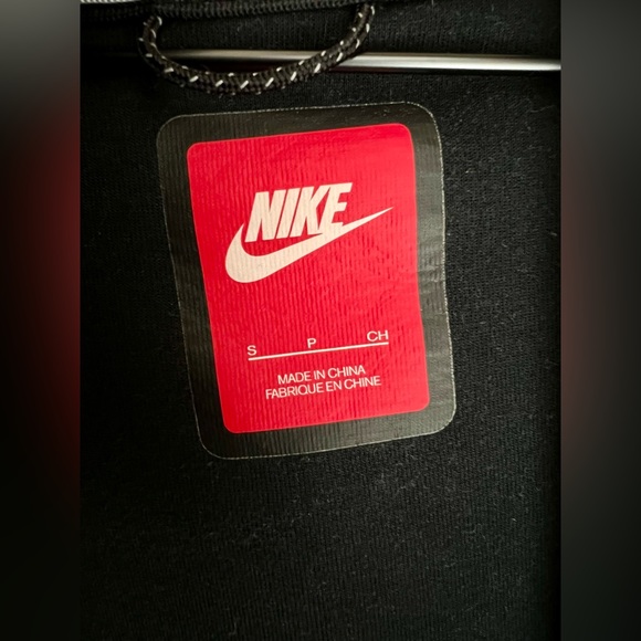 Nike Tech Zip Up Cape - Picture 2 of 4